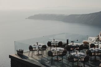 Mavro Restaurant - Kivotos Santorini Hotels & Villas