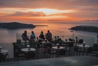 Mavro Restaurant - Kivotos Santorini Hotels & Villas